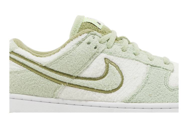 Nike Dunk Low SE Fleece Green