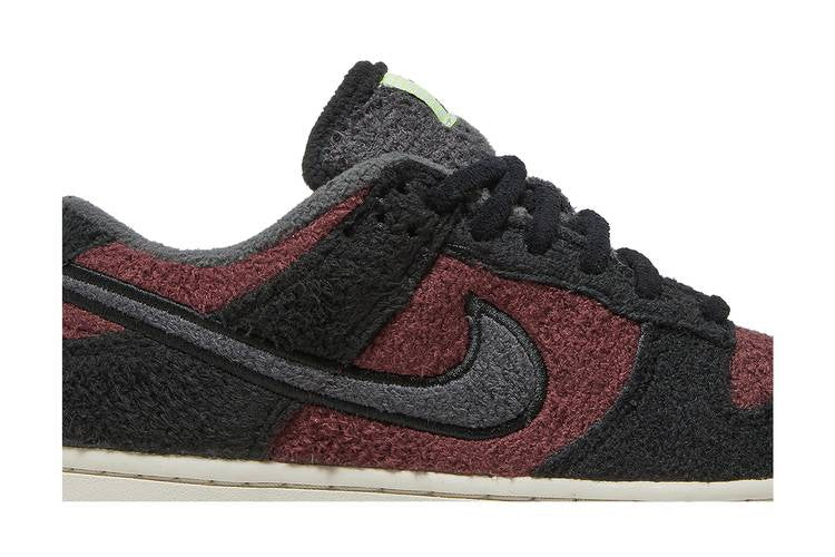 Nike Dunk Low SE Fleece Burgundy Crush