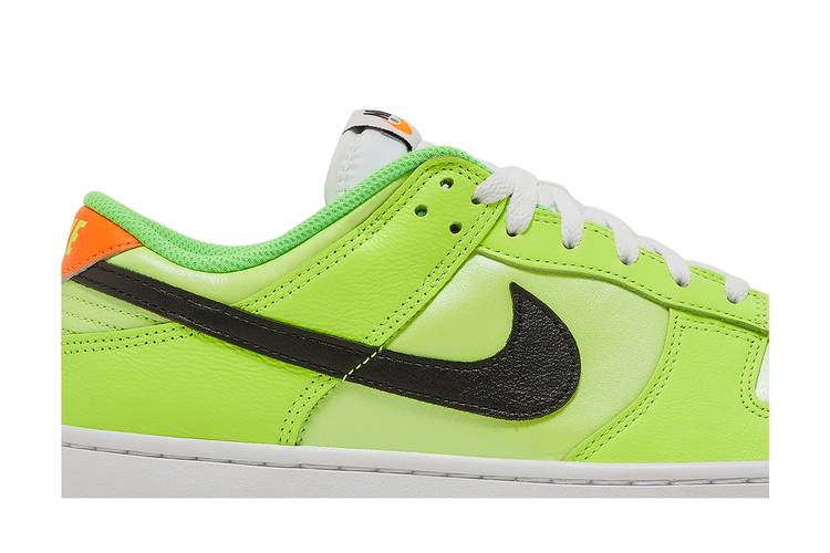 Nike Dunk Low SE Splash Volt