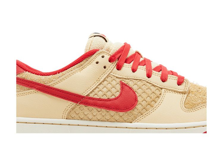 Nike Dunk Low Retro SE Strawberry Waffle